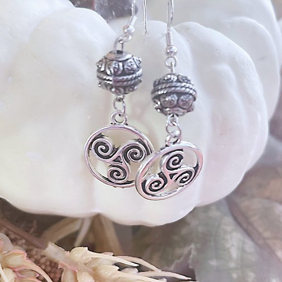 Jewelry - Silver Swirl Earrings